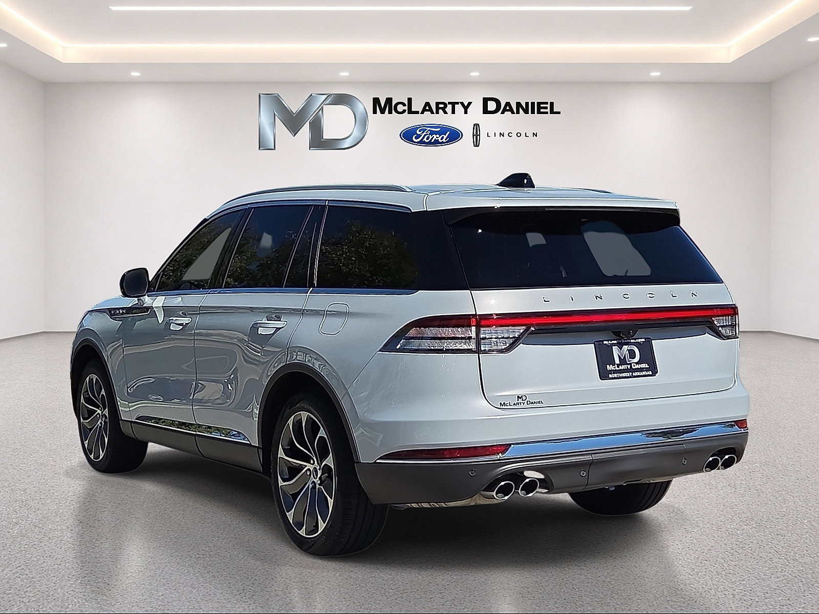 Used 2025 Lincoln Aviator Reserve w/ Luxury Package AWD/4WD image 4