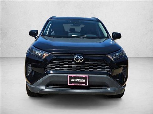 Used 2021 Toyota RAV4 LE image 3