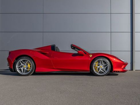 Certified 2022 Ferrari F8 Tributo RWD image 7