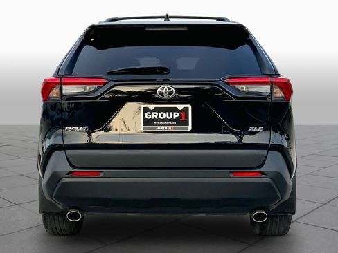 Used 2021 Toyota RAV4 XLE Premium FWD image 5