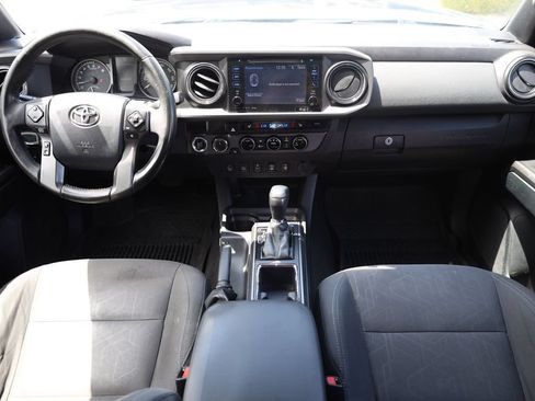 Used 2017 Toyota Tacoma TRD Off-Road AWD/4WD image 18