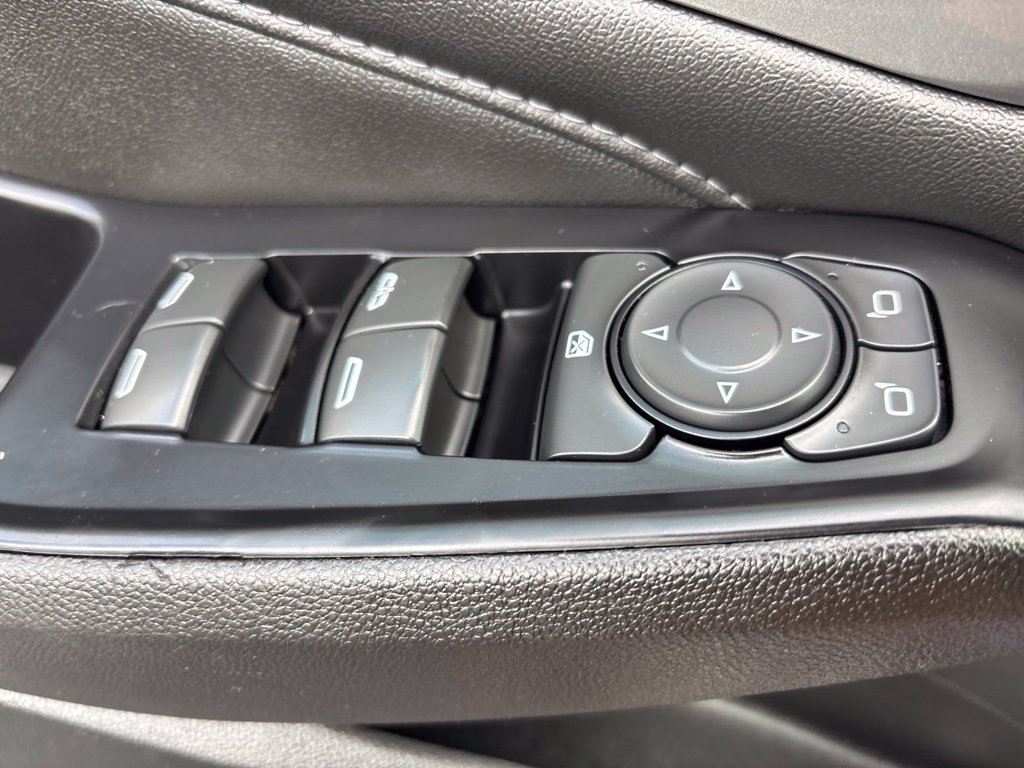 Used 2023 Chevrolet Traverse LT FWD image 16