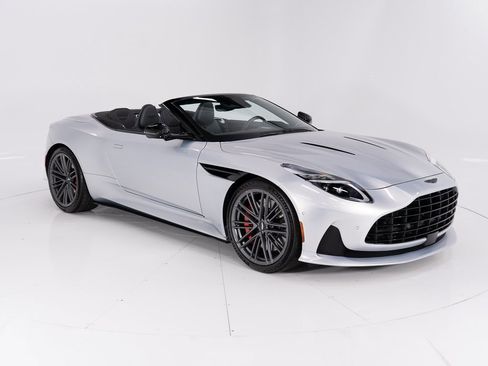 Used 2024 Aston Martin DB12 Convertible image 7