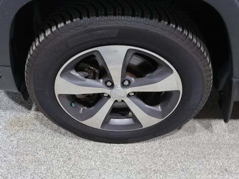 Used 2019 Jeep Cherokee Limited AWD/4WD image 9