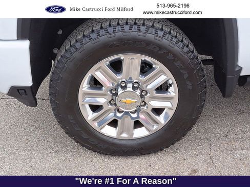 Used 2025 Chevrolet Silverado 2500 High Country w/ Technology Package image 9