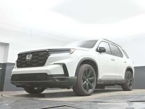 Used 2025 Honda Pilot Black Edition image 32