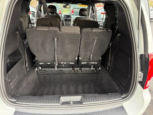 Used 2020 Dodge Grand Caravan SE image 19