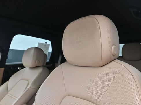 Certified 2023 Porsche Cayenne Platinum Edition image 13