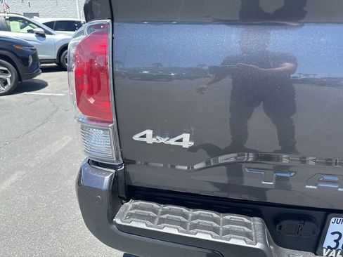 Used 2016 Toyota Tacoma Limited w/ Towing Package AWD/4WD image 7