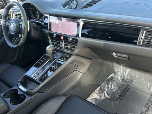 New 2026 Porsche Macan image 21
