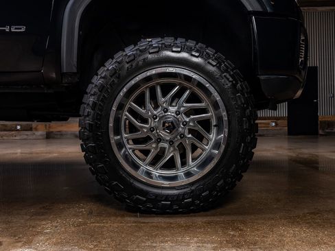Used 2023 GMC Sierra 2500 Denali w/ Denali Black Diamond Edition AWD/4WD image 11