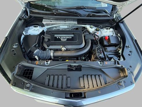 Used 2025 Cadillac XT4 Premium Luxury FWD image 23