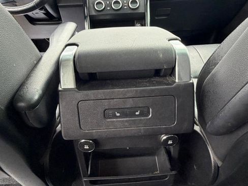 Used 2018 Land Rover Discovery SE AWD/4WD image 17