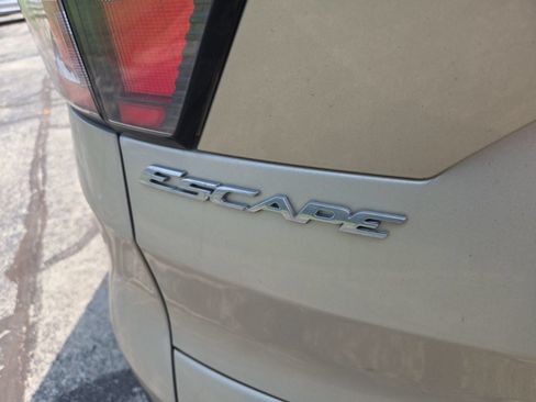 Used 2018 Ford Escape SEL FWD image 12