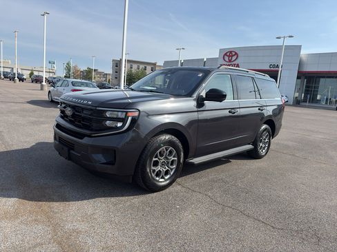 Used 2025 Ford Expedition Active AWD/4WD image 1