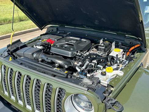 Used 2023 Jeep Wrangler Unlimited Sahara AWD/4WD image 27