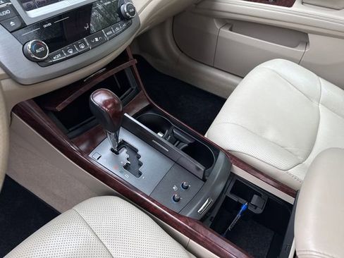 Used 2011 Toyota Avalon Limited image 23