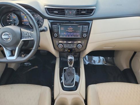 Used 2018 Nissan Rogue SV w/ Sun & Sound Touring Package image 17