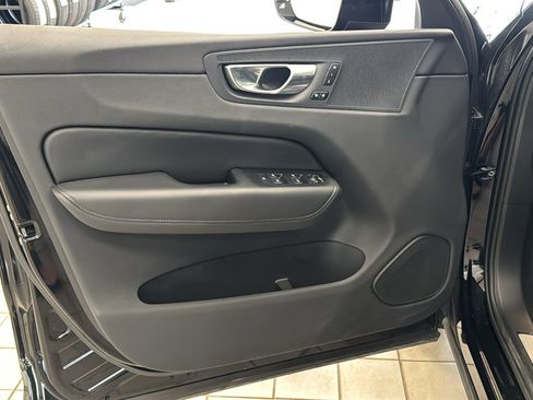 Used 2025 Volvo XC60 B5 Core AWD/4WD image 21
