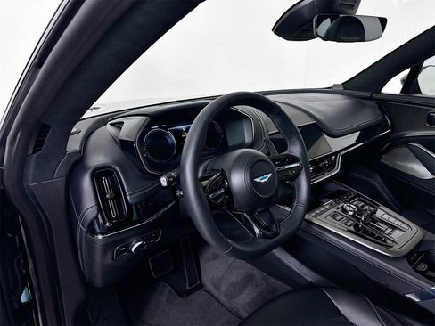 Used 2025 Aston Martin DBX 707 image 10