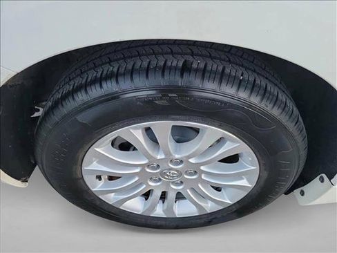 Used 2016 Toyota Sienna XLE image 11