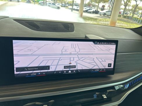 Used 2024 BMW X7 xDrive40i w/ Executive Package image 10