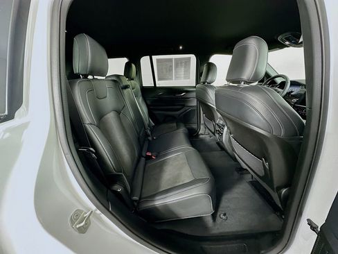 Certified 2023 Jeep Grand Cherokee Altitude image 38