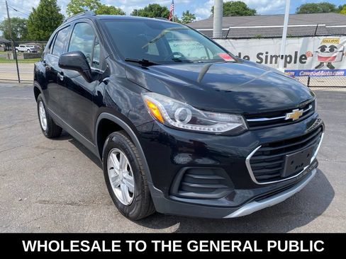 Used 2017 Chevrolet Trax LT w/ Driver Confidence Package AWD/4WD image 1