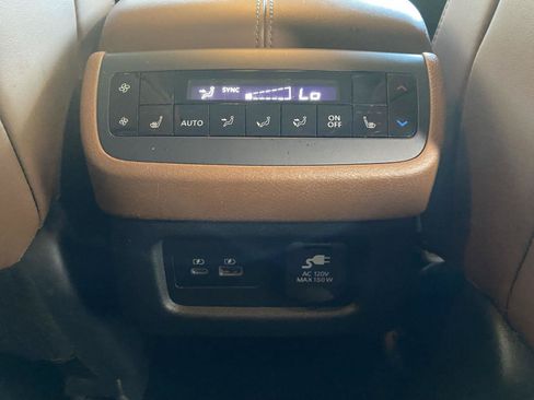 Used 2022 Nissan Pathfinder Platinum w/ Cargo Package AWD/4WD image 13