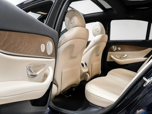 Used 2023 Mercedes-Benz E 350 4MATIC Sedan image 45