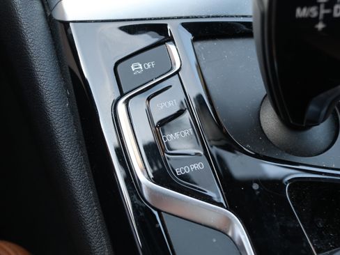 Used 2018 BMW 530i xDrive AWD/4WD image 28