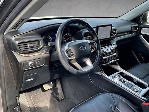 Used 2022 Ford Explorer Limited image 11