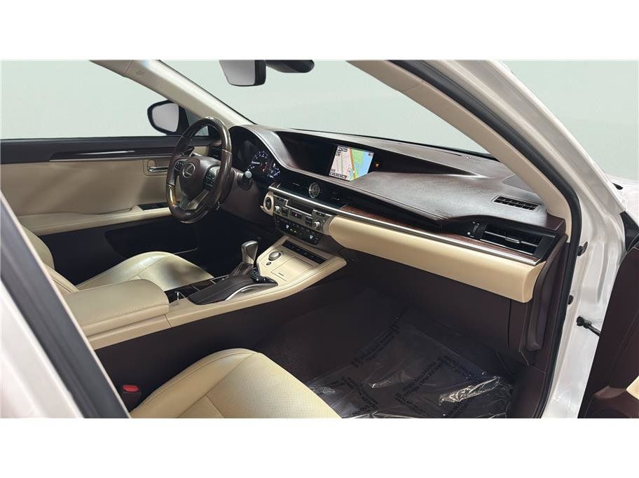 Used 2016 Lexus ES 350 w/ Luxury Package w/Wood Trim FWD image 25