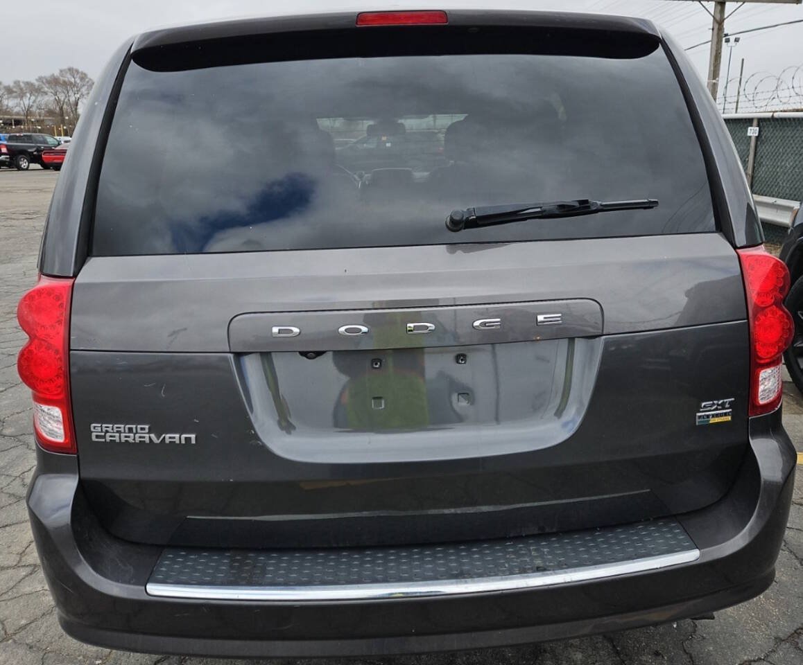 Used 2019 Dodge Grand Caravan SXT FWD image 4
