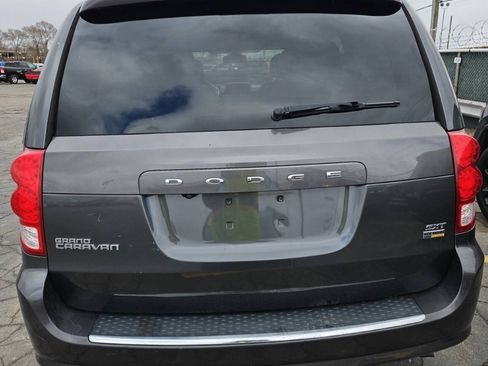 Used 2019 Dodge Grand Caravan SXT FWD image 4