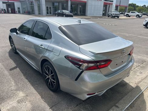 Used 2023 Toyota Camry SE FWD image 6