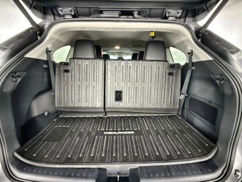 Used 2024 Toyota Highlander LE image 26