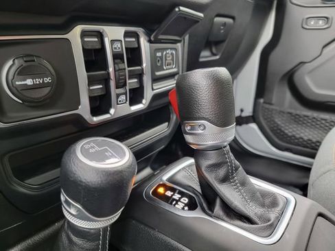 Certified 2024 Jeep Wrangler Unlimited Sport AWD/4WD image 30