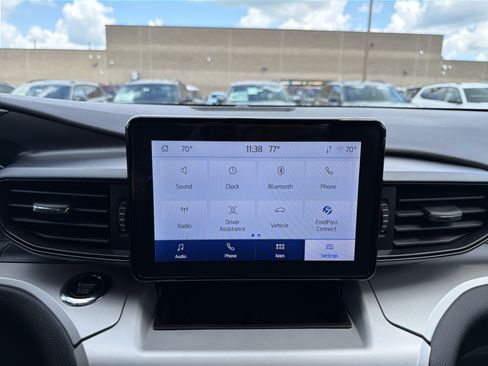 Used 2023 Ford Explorer XLT AWD/4WD image 18