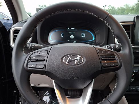 Used 2026 Hyundai Venue SEL FWD image 21