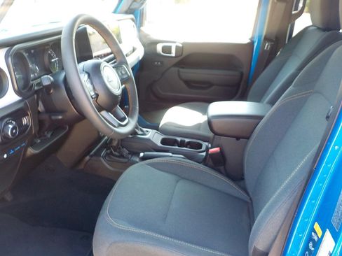 Used 2024 Jeep Wrangler Unlimited w/ Convenience Group image 18