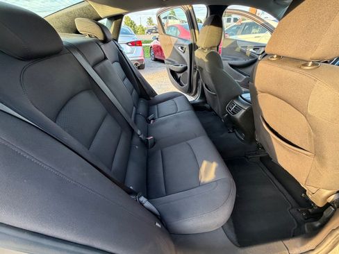 Used 2022 Chevrolet Malibu LT FWD image 10