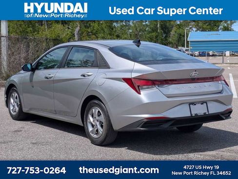 Used 2023 Hyundai Elantra SE w/ Cargo Package FWD image 3