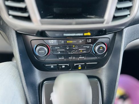 Used 2020 Ford Transit Connect XLT image 32