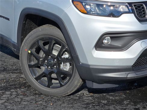 New 2026 Jeep Compass Latitude image 3