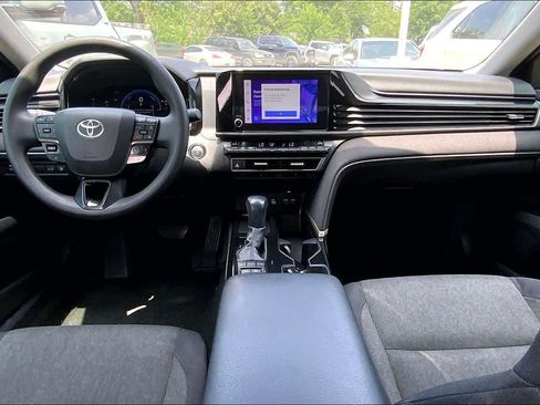 Used 2025 Toyota Camry LE w/ Convenience Package FWD image 15