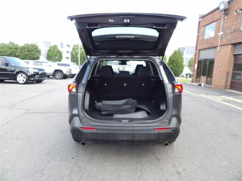 Used 2019 Toyota RAV4 LE image 9