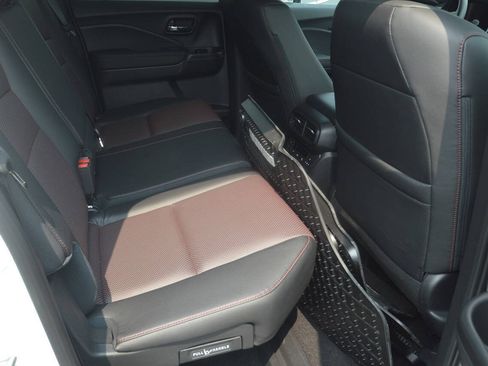 Used 2026 Honda Ridgeline Black Edition image 8
