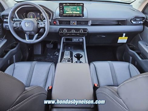 New 2025 Honda Pilot Touring image 8