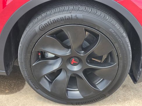 Used 2024 Tesla Model Y Long Range AWD/4WD image 8
